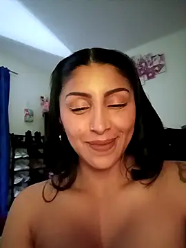 tiffani  love online show from September 22, 2025, 2:50 am