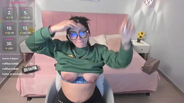 tiffani  love online show from March 22, 2025, 6:14 pm