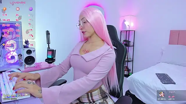 Snapshot of MarianaBranzz chatting on October 2, 2025, 11:08 pm MarianaBranzz online show from October 2, 2025, 11:08 pm