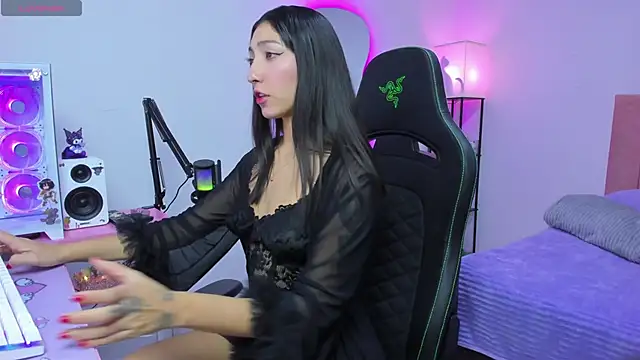 Snapshot of MarianaBranzz chatting on October 7, 2025, 12:33 am MarianaBranzz online show from October 7, 2025, 12:33 am