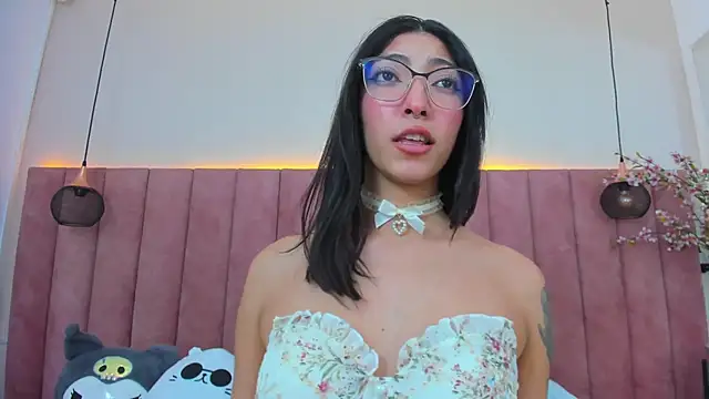 Snapshot of MarianaBranzz chatting on February 25, 2025, 1:00 pm MarianaBranzz online show from February 25, 2025, 1:00 pm