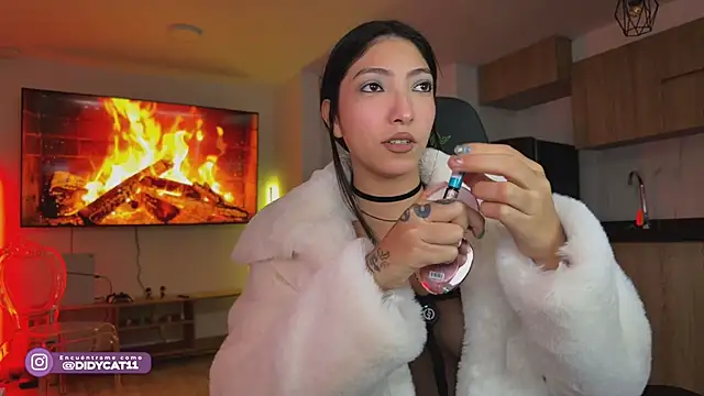 Snapshot of MarianaBranzz chatting on May 3, 2026, 2:42 pm MarianaBranzz online show from May 3, 2026, 2:42 pm