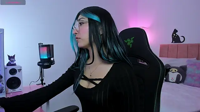 Snapshot of MarianaBranzz chatting on September 15, 2025, 10:43 pm MarianaBranzz online show from September 15, 2025, 10:43 pm