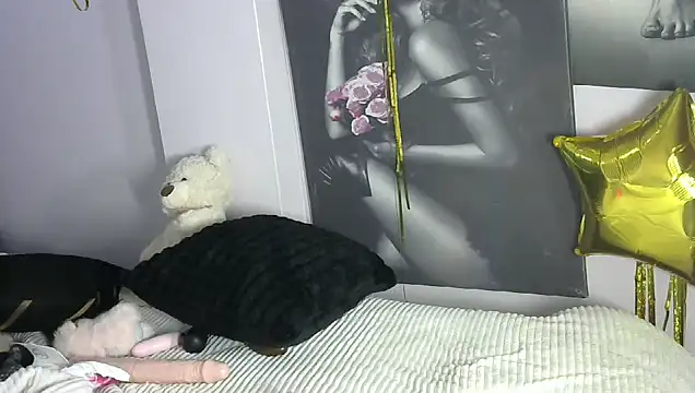 Snapshot of Petite_lexii chatting on October 21, 2025, 3:22 pm Petite lexii online show from October 21, 2025, 3:22 pm