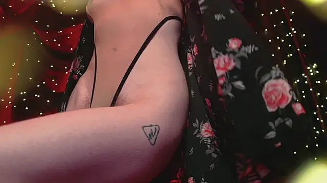 Littlespacemouse online show from November 3, 2025, 1:47 pm