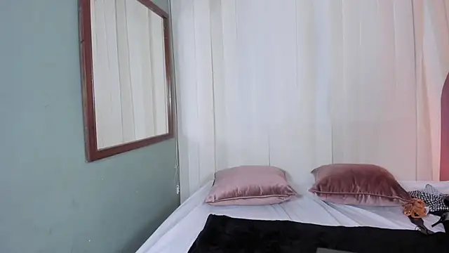 nahomi sweett online show from November 9, 2025, 11:14 am