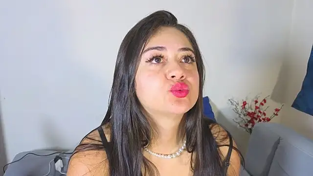 nahomi sweett online show from April 1, 2026, 2:03 pm