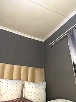 Nicole Liam  online show from October 22, 2025, 11:03 pm