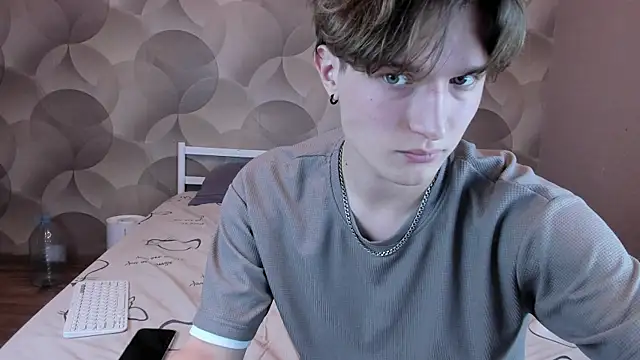 Ian Flor online show from April 5, 2026, 4:02 pm