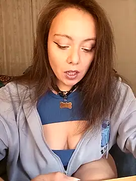 Kimiechanuwu online show from November 17, 2025, 5:06 pm