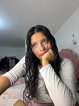 tati  22 online show from November 3, 2025, 5:49 pm