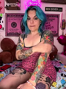 CherryBombBomb online show from September 25, 2025, 6:52 am