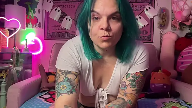 CherryBombBomb online show from October 24, 2025, 4:55 am