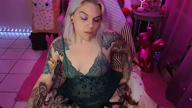 CherryBombBomb online show from February 20, 2025, 6:39 am