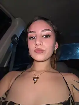 Mon Cherry online show from November 12, 2025, 1:21 am