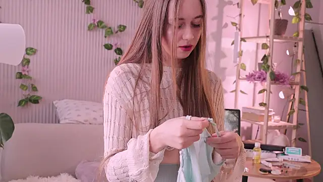  Pretty Doll  online show from April 13, 2026, 10:30 am