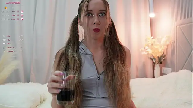  Pretty Doll  online show from February 25, 2025, 6:33 pm