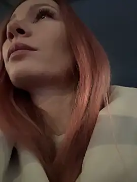 Snapshot of LavenderHot chatting on February 3, 2026, 2:32 am LavenderHot online show from February 3, 2026, 2:32 am