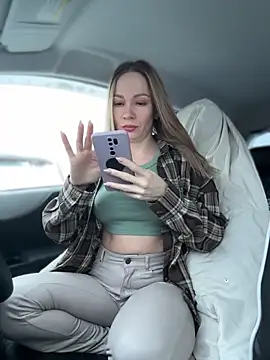 Snapshot of LavenderHot chatting on December 23, 2025, 3:06 am LavenderHot online show from December 23, 2025, 3:06 am