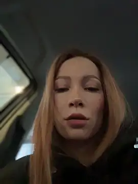 Snapshot of LavenderHot chatting on February 10, 2026, 2:32 am LavenderHot online show from February 10, 2026, 2:32 am