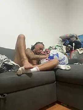Snapshot of EnricoGio chatting on July 10, 2026, 4:01 am EnricoGio online show from July 10, 2026, 4:01 am