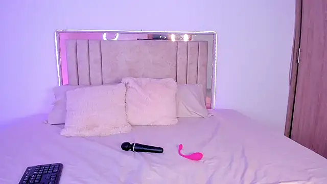 Deiisy Queen online show from November 19, 2025, 7:47 pm