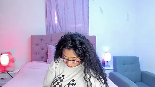 Snapshot of Latinabombsheell chatting on February 13, 2026, 8:09 pm Latinabombsheell online show from February 13, 2026, 8:09 pm