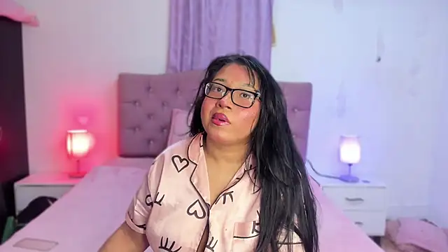 Latinabombsheell online show from October 10, 2025, 5:52 am