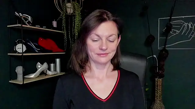 Snapshot of VivianWILD chatting on March 17, 2025, 9:33 am VivianWILD online show from March 17, 2025, 9:33 am