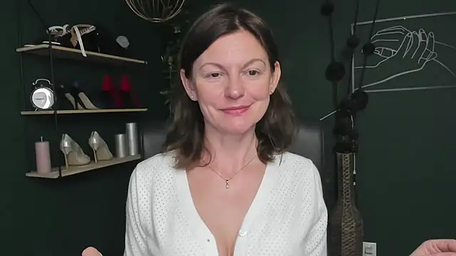 Snapshot of VivianWILD chatting on October 13, 2025, 6:26 am VivianWILD online show from October 13, 2025, 6:26 am