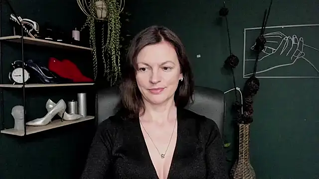 Snapshot of VivianWILD chatting on March 14, 2025, 10:18 am VivianWILD online show from March 14, 2025, 10:18 am