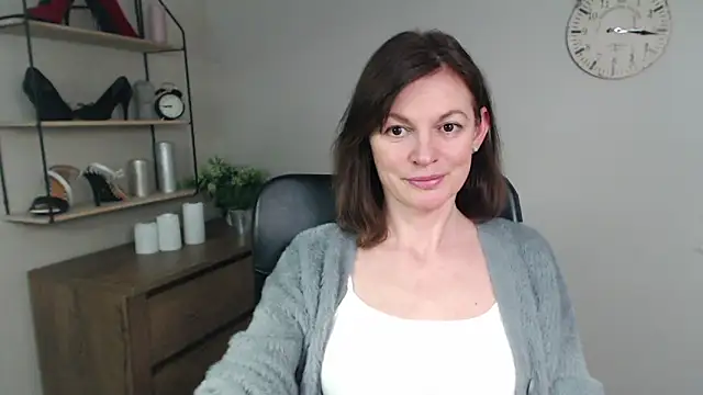 Snapshot of VivianWILD chatting on March 3, 2025, 10:28 am VivianWILD online show from March 3, 2025, 10:28 am