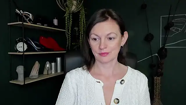 Snapshot of VivianWILD chatting on March 21, 2025, 6:49 am VivianWILD online show from March 21, 2025, 6:49 am