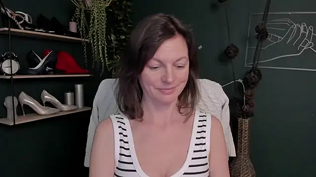 Snapshot of VivianWILD chatting on March 11, 2025, 1:23 pm VivianWILD online show from March 11, 2025, 1:23 pm