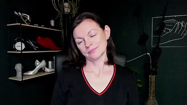 Snapshot of VivianWILD chatting on March 17, 2025, 6:29 am VivianWILD online show from March 17, 2025, 6:29 am