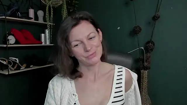 Snapshot of VivianWILD chatting on March 11, 2025, 7:03 am VivianWILD online show from March 11, 2025, 7:03 am