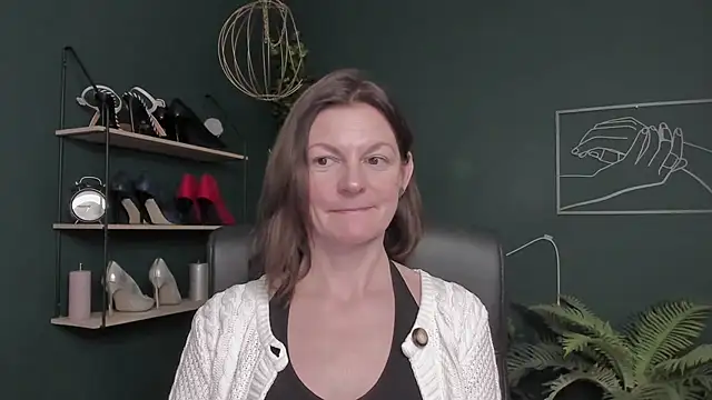 Snapshot of VivianWILD chatting on November 10, 2025, 7:41 pm VivianWILD online show from November 10, 2025, 7:41 pm