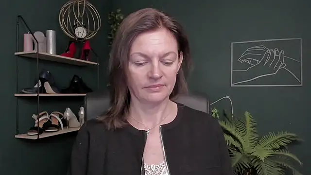 Snapshot of VivianWILD chatting on November 12, 2025, 9:13 am VivianWILD online show from November 12, 2025, 9:13 am