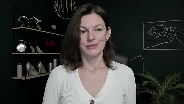 Snapshot of VivianWILD chatting on November 3, 2025, 6:51 am VivianWILD online show from November 3, 2025, 6:51 am