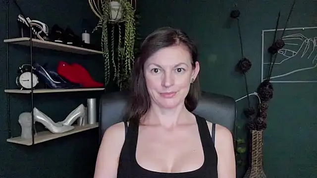 Snapshot of VivianWILD chatting on March 18, 2025, 1:23 pm VivianWILD online show from March 18, 2025, 1:23 pm