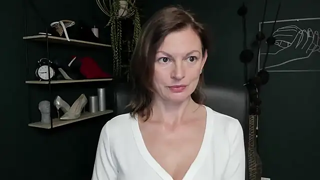 Snapshot of VivianWILD chatting on September 22, 2025, 8:42 am VivianWILD online show from September 22, 2025, 8:42 am