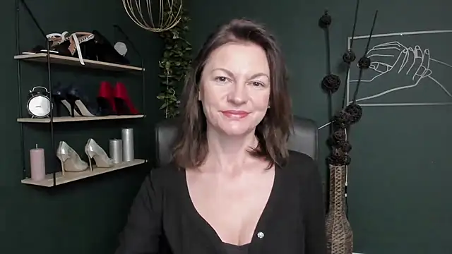 Snapshot of VivianWILD chatting on October 9, 2025, 7:09 am VivianWILD online show from October 9, 2025, 7:09 am