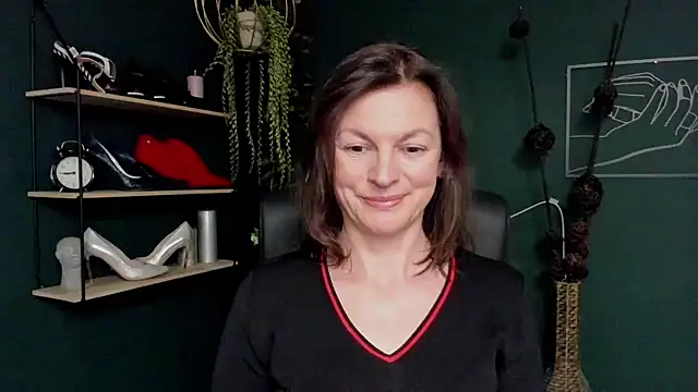 Snapshot of VivianWILD chatting on March 17, 2025, 3:40 pm VivianWILD online show from March 17, 2025, 3:40 pm