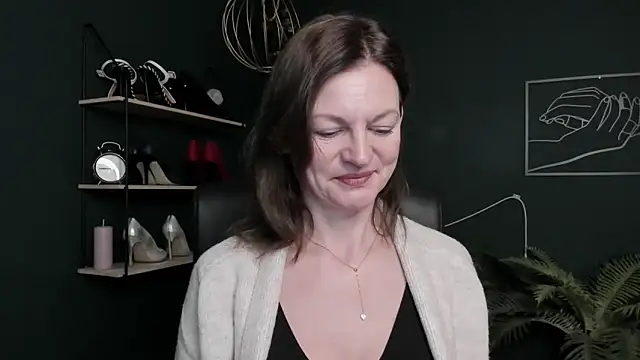 Snapshot of VivianWILD chatting on October 29, 2025, 7:40 am VivianWILD online show from October 29, 2025, 7:40 am