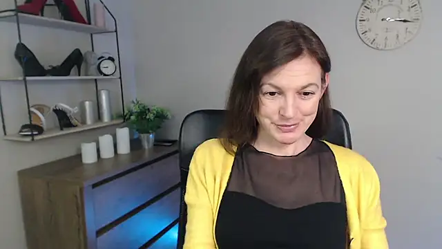 Snapshot of VivianWILD chatting on March 4, 2025, 10:13 am VivianWILD online show from March 4, 2025, 10:13 am