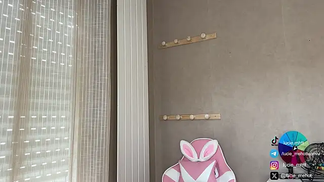 Snapshot of lucie_mehott chatting on September 28, 2025, 7:48 am lucie mehott online show from September 28, 2025, 7:48 am