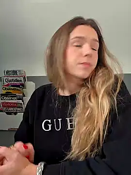 Snapshot of lucie_mehott chatting on November 4, 2025, 8:18 am lucie mehott online show from November 4, 2025, 8:18 am