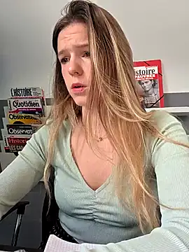 Snapshot of lucie_mehott chatting on October 23, 2025, 8:02 am lucie mehott online show from October 23, 2025, 8:02 am