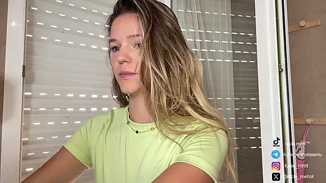 Snapshot of lucie_mehott chatting on September 9, 2025, 7:18 am lucie mehott online show from September 9, 2025, 7:18 am