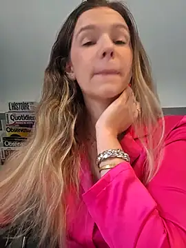 Snapshot of lucie_mehott chatting on November 6, 2025, 8:51 am lucie mehott online show from November 6, 2025, 8:51 am